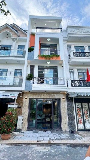 chỉ duy nhất 1 căn đối diện công viên xanh mát 67.5m2 full thổ cư 2ty900 đường nhựa 12m