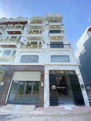 nhà mới 4,5 tấm, 4x14m đường nhựa 8m thông thoáng đồng bộ cao cấp khu tái định cư đường số 1.