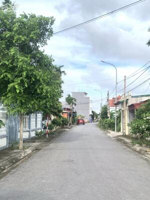 Sang nhượng lô góc 2 mặt tiền mặt đường ngã 4 Lương Quy, Lê Lợi