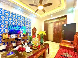 Siêu hiếm! Nhà 40m2 xây 5 tầng vuông vắn, đi bộ vài phút ra Hồ Tây lộng gió, trung tâm phố Võng Thị, Tây Hồ.