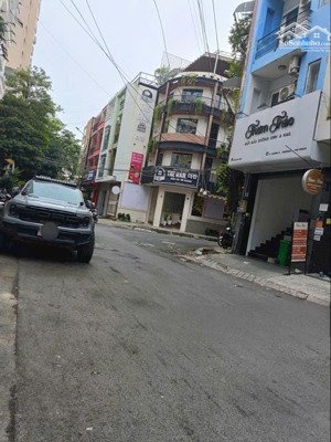 cách mt 30m -ngang đẹp 7m x 19m- hxh hoàng diệu p 10-phú nhuận-3 tầng- giá 25 tỷ tl