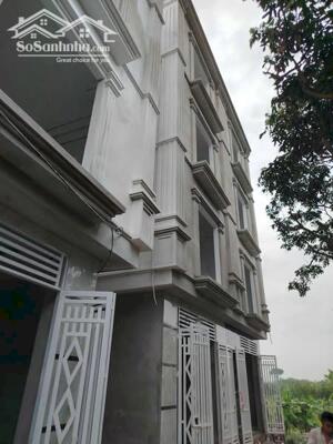 bán nhà 4 tầng-33m2 ở Phụng Châu- Chương Mỹ, vài phút ra đường Ql6,oto đậu cổng. Giá 2.95 tỷ.0986498350