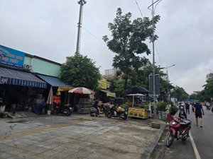 bán 2 căn góc kiot chợ hòa đình, võ cường, tp. bắc ninh mặt đường nguyễn văn cừ. giá 4. x tỷ
