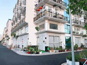 bán nhanh nhà 4,5 tấm - nằm trong kdc luxhome gardens.