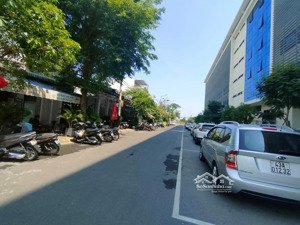 bán nhà c4 tại đường cồn dầu 8, hòa xuân, giá cực chất 5,6 tỷ, 100m2 đối diện cơ quan hành chính