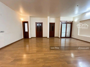 bán biệt thự phố cầu giấy 40 tỷ dt 150m2 mt 8m 5 tầng kinh doanh ô tô tránh