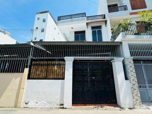 bán nhà 2 tầng mặt đường nguyễn khánh toàn, giá 7 tỷ (đất 83.3m2, ngang 5.7m), cách biển 300m
