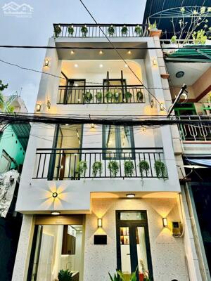 Bán Nhà Chính Chủ MT Nguyễn Cưu Vân, DT 62m, SHR, Giá 2.1 Tỷ