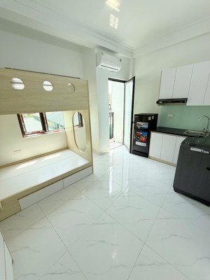cho thuê phòng ở khâm thiên, đống đa. có ban công, máy giặt riêng