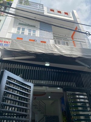 ngay lê văn quới - gò xoài 2 tầng + tum - 100m2 - nhà mới - hẻm thông thoáng - nhỉnh 4 tỷ xíu