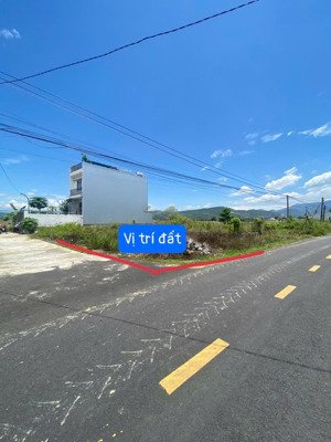 bán đất(123.4 m2 ,ngang 6.3 m), góc 2 mặt tiền đường nhựa ,cách ngã tư đà lạt chỉ 600m, giá 1.72 tỷ