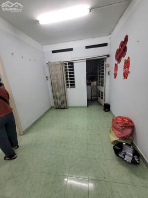 Cho thuê căn hộ Bàu Cát II thang bộ, giá 7tr3/tháng, có 2 phòng ngủ