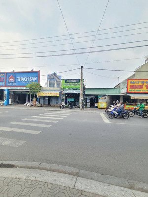 bán nhà cấp 4 (5.8x30m), mặt tiền trần hưng đạo p. đông hòa ngay ngã 4