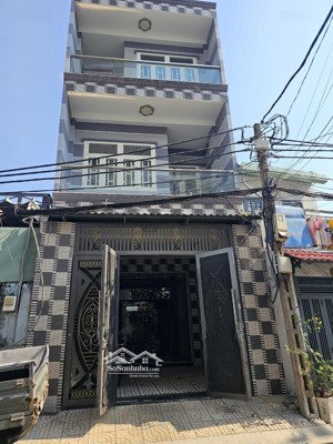 nhà chdv q4. đoàn văn bơ. thu nhập 40 triệu. 68m2 giá 8 tỷ. 4.5 x 16 .gần đại học nguyễn tất thành