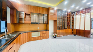 nhà phố view hồ lakeview city nhà đã hoàn thiện giá 30tr/th nội thất đẹp. lh 