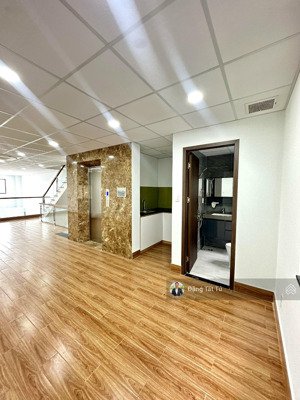 shophous mặt tiền song hành lakeview city giá 40tr/th nhà hoàn thiện có thang máy.