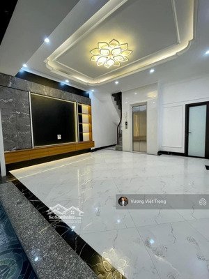 cực hiếm.nhà mới phố vũ thạnh.ô chợ dừa.đống đa.dt 36m xây 6t thang máy.gần ô tô,giá 9,5 tỷ