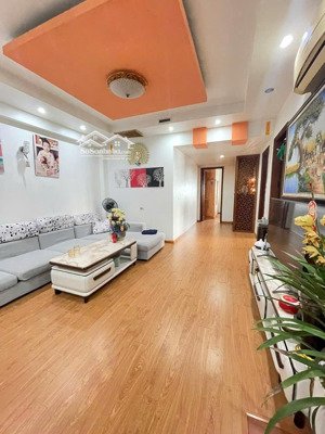 gia đình bán lại căn 2 ngủ 2 vệ sinh 80m², đang trang hoàng lại như mới cho chủ nhà mới