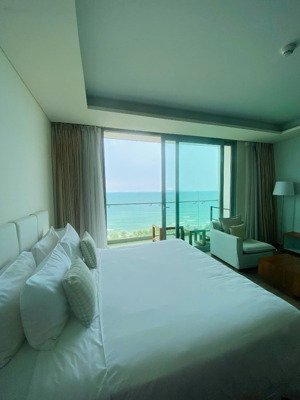 chính chủ bán căn alacarte 1pn tầng cao, view biển mỹ khê - full nội thất, sẵn sổ giao ngay