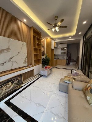 bán nhà 5.5 tầng xây mới ngô xuân quảng. trâu quỳ gia lâm, đường oto, lô góc,