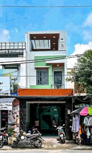 cần bán gấp nhà 6x20, ngay chợ bình chánh giá chỉ 800tr, đang cho thuê 19tr/tháng