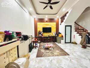 BÁN NHÀ MỚI 5 TẦNG NỘI THẤT ĐẸP, Ô TÔ ĐỖ CỔNG, RẤT GẦN MẶT PHỐ KIM NGƯU – HAI BÀ TRƯNG.