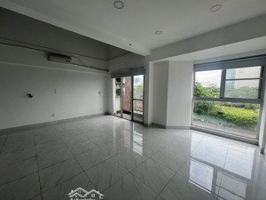 bán shophouse đẹp scenic valley 2 dt 89,4m2 có lửng. giá bán 6.9 tỷ. liên hệ: nguyên