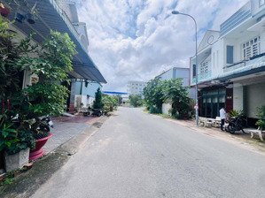 bán 3 nền liền kề đường b8 hưng phú dt 4.5x18 mỗi nền(4.6 tỷ/ nền)