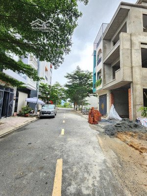 bán nhà mặt tiền công viên siêu đẹp ở thuận an - bình dương