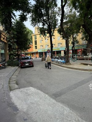 bán đất phố tăng bạt hổ, hai bà trưng 130m2, giá 26 tỷ. ô tô đỗ cổng.