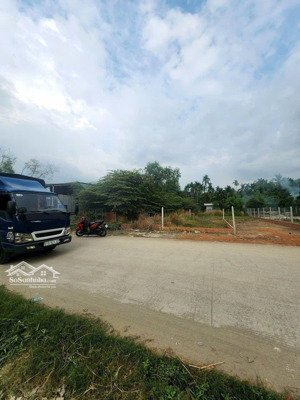 bán đất mặt tiền đê bao sông sài gòn lái thiêu. dt gần 300m2 thổ cư sẵn. giá 9,5 tỷ vị trí đẹp