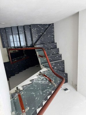 nhà đẹp 4 tầng ở ngay, ngõ thông ô tô đại đồng, đại mạch. hơn 6 tỷ