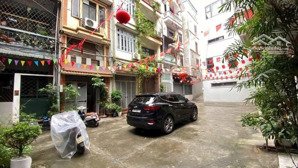 cực hiếm - bán nhà phạm văn đồng - ô tô đỗ cửa - phân lô - sát phố