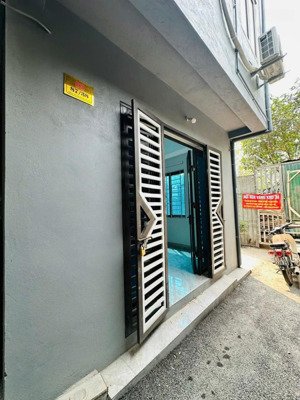 bán gấp nhà 3 tầng mới xây, ngõ 214 nguyễn xiển, 2pn 3vs 2,2 tỷ, nhà mới xây nội thất mới