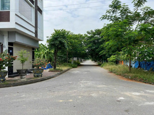 bán lô góc 80,6m tđc tràng cát hải an - diện tích: 80,6m ngang 8,3m x 10m
- thửa đất đẹp là lô góc