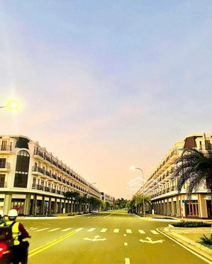 sở hữu lô góc tại kdt đẳng cấp với giá nhỉnh 3 tỷ. 140m2 stc long thành kết nối sb lt 10p di chuyển