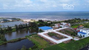đất ven biển sẵn sổ giáp quảng trường biển và bãi tắm