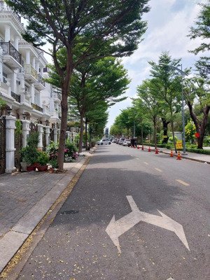 bán nhà hẻm xe hơi 8m đường nguyễn chí thanh, p9, q5. giá 11,9 tỷ. diện tích 63 m2.