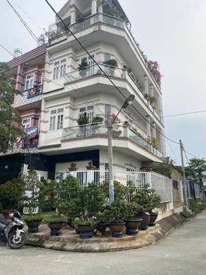 bán gấp căn riêng nhà 2 lầu sân thượng, góc 2mt đường 12m tại lê văn lương ngay cầu long kiểng