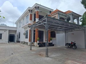 mặt bằng vip trung tâm thủ dầu một 18x35m có cho thuê 1 nữa