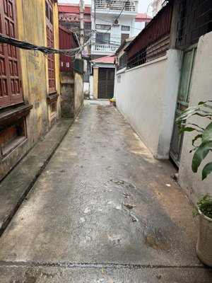 chính chủ bán nhà 39,9m2 tại ngách 80/14 ngõ 80 hoa lâm. mặt tiền 3m25. ngõ 3m. cách 10m ra đường