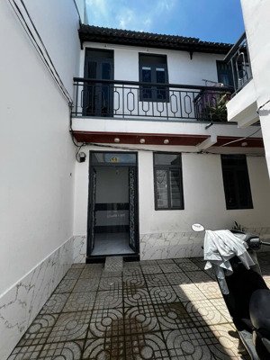 căn nhà nhỏ đủ ở 1 trệt 1 lầu 500 triệu ngay gần chợ nhị xuân hóc môn, đường oto vào tận hẻm, shr
