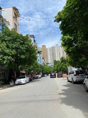 phân lô vỉa hè cây xanh kinh doanh đỉnh nhà 5 tầng 55m đường nguyễn văn lộc nhỉnh 15 tỷ 