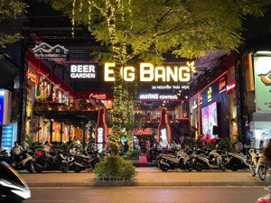cực hiếm mặt bằng. cho thuê nhà mặt phố nguỵ như kon tum. nhận diện 15m. diện tích 120m thông sàn.