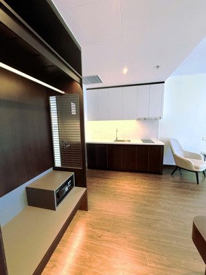 chính chủ cắt lỗ nhanh căn studio view phố tầng cao giá rẻ nhất chỉ 1.4x tỷ 