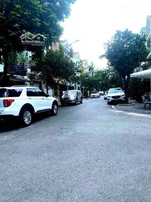 chủ cần tiền bán gấp căn biệt thự 200m2 khu đô thị việt hưng giá rẻ nhất thị trường