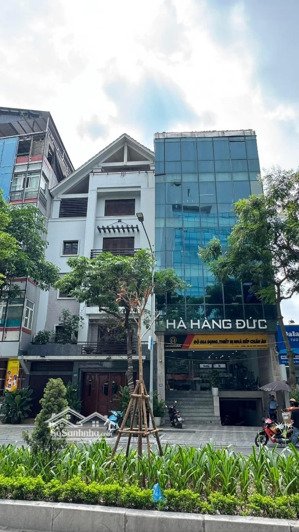 mặt đường lạc long quân toà nhà vp cho thuê thiết kế thông sàn có hầm để xe ô tô doanh thu