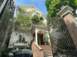 giảm giá sốc 20% về 58 tỷ bán biệt thự 350m2 đường 15m thảo điền quận 2