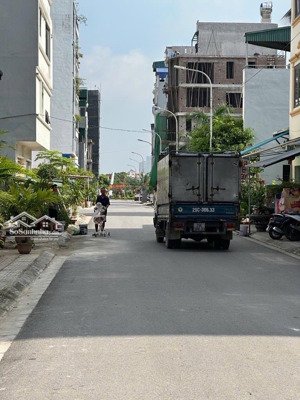 hót nhất long biên - tái định cư ngọc thụy - vỉa hè rộng, hai thoáng, đường 12m ô tô tải tránh