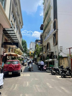 tòa nhà 8 tầng trần hưng đạo, lô góc 70/85m2, không có căn thứ 2 khu vực bán, giá thỏa thuận
